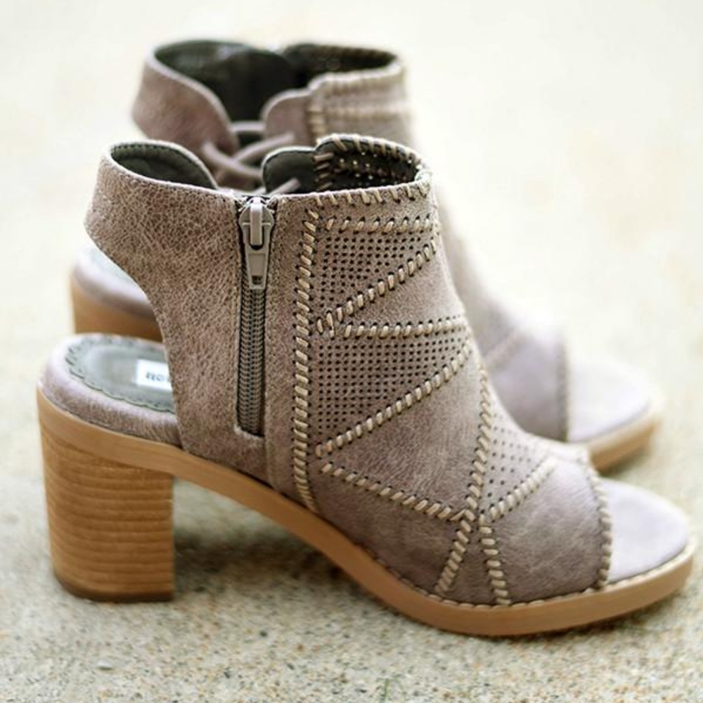 Not Rated Heels size 7
